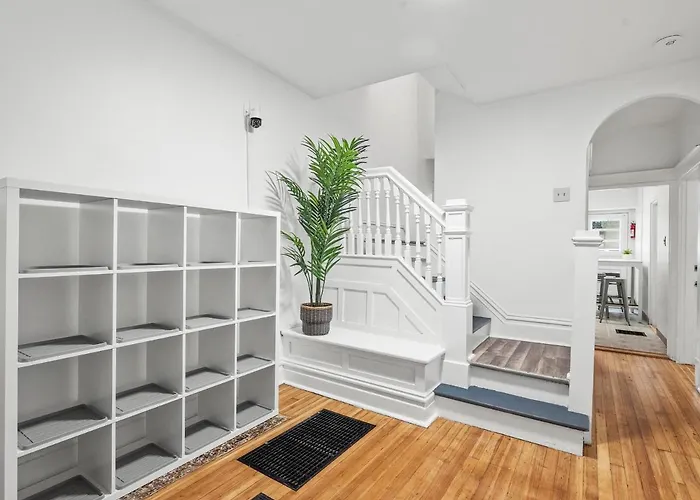 Oakland/University @F Spacious And Quiet Private Bedroom With Shared Bathroom